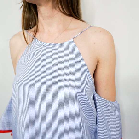 AFTER MARKET Seersucker Cold-Shoulder Top - Picture 7 of 7